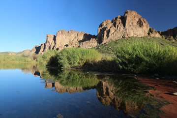 Fototapeta na wymiar reflection of the mountain in lake