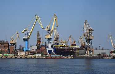 Fototapeta na wymiar Working cranes in the port city