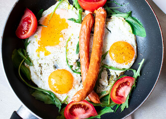 
Breakfast. Fried eggs, oatmeal, coffee, berries. Morning.