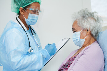 Doctor check Asian elder senior woman patient wearing a mask for protect covid coronavirus.