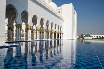 Reflecting pool at Sheikh Zayed Mosque against clear blue sky
