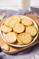 round thin crispy biscuits or crackers on wooden table