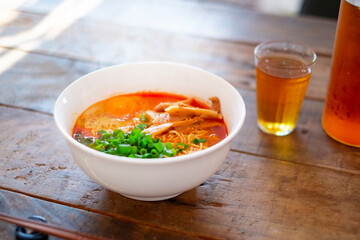 味噌ラーメンを食べる