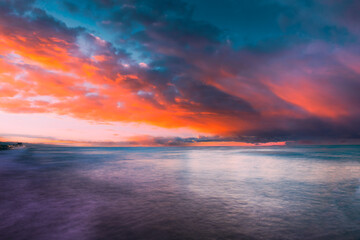 Summer Colorful Sky At Sunset Or Sunrise Over Sea Ocean. Amazing Orange Blue Bright Dusk Sky Above Sea. Calmness And Tranquility. Cloudy Sky Background.