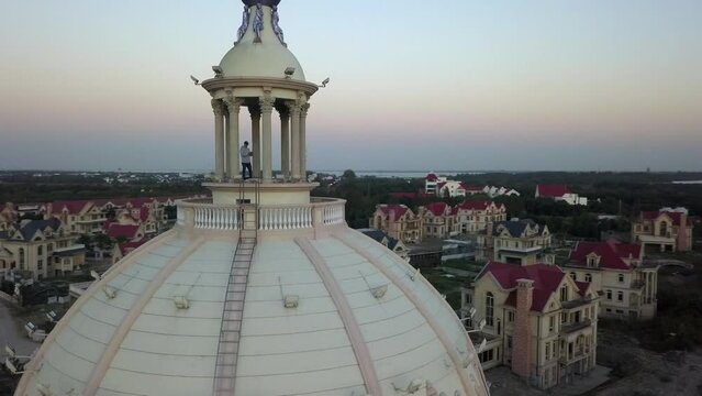 Drone pilot orbits camera around himself in top of domed building