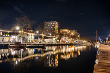 Fototapeta na wymiar Tilburg, Piushaven by night, Noord-Brabant, Netherland, Long shutter, Lights, boot, 