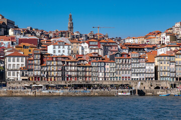 Fototapeta na wymiar Case di Porto sul fiume