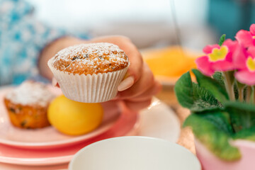 easter cupcakes with icing