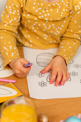 Obraz premium closeup of a child coloring the easter bunny