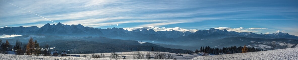 Zimowy widok na Tatry z przełęczy Łapszanka © slawjanek