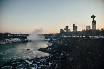 Foto del atardecer en Niagara Falls, Canadá.