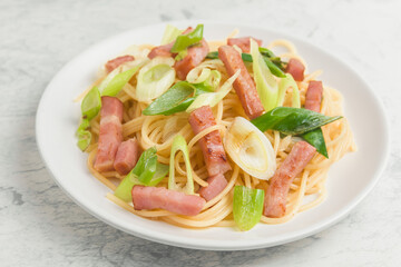 白葱とベーコンのパスタ