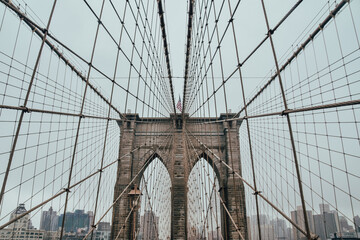Foto horizontal del Puente de Brooklyn sin gente en Manhattan, New York City, United States.