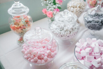 Obraz na płótnie Canvas marshmallows in a glass jar