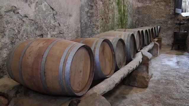 Botti di vino in legno