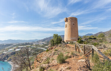 Fototapeta na wymiar Der Turm am Mirador del Cerro Gordo, Andalusien, Spanien 