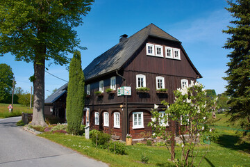 Taubenheim in der Oberlausitz im Frühjahr, das Sonnenuhrendorf	