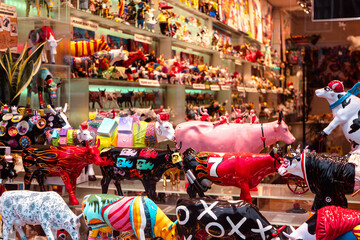 Fototapeta na wymiar Store in Amsterdam selling colourful cow statues