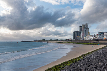 Stadtbild mit Strand. Vlissingen in der Provinz Zeeland in den Niederlanden