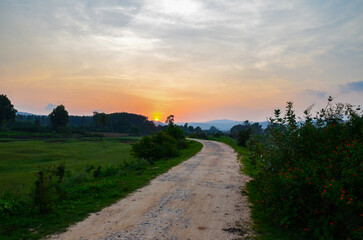 Obraz premium Sunset on the mountains at Chikmagalur, India