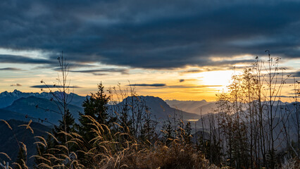 Sonnenuntergang in den bayerischen Alpen (Deutschland)