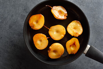 Vanilla poached pears