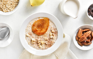 Oat porridge with caramelized pear and peanut