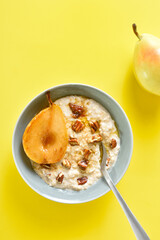 Oatmeal with caramelized pear and walnut