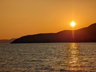 Sonne &uuml;ber dem Meer