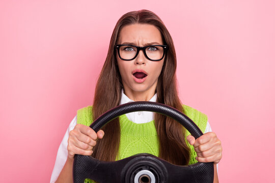 Closeup photo of unhappy dissatisfied shocked angry woman wearing green cardigan drive steering wheel car breakdown isolated on pink color background