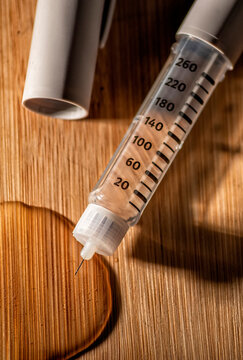 Pluma precargada de insulina para tratar la diabetes. Conceptos de cuidado de la salud.