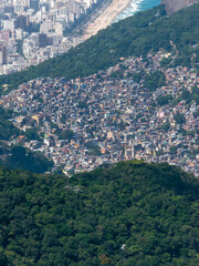 Vue aérienne sur la favela de Rocinha à Rio de Janeiro 