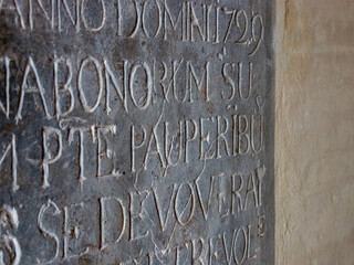 Inscription latine dans la Chapelle Saint Joseph de la Grave à Toulouse 