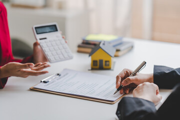 real estate agent offer price to customers.Mortgage contracts, loans, hire-purchase contracts and house sales