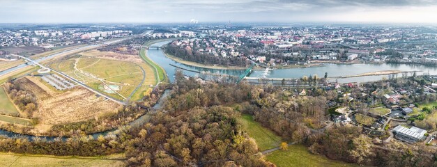 Opole, Polska widok z Wyspy Bolko na rzekę Odrę i Śródmieście Opola