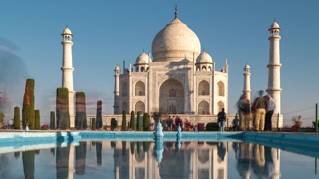 Timelapse view of tourists at the Taj Mahal in Agra, India, zoom in. 