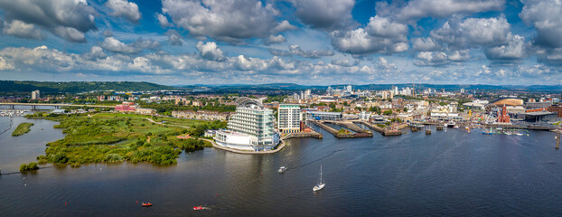 Obraz premium Cardiff Bay, South Wales from Cardiff Bay Barrage 