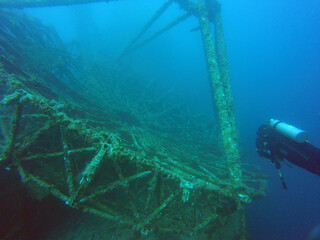 Diver looking at the wreck of the USNS Vandenberg in Key West