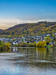 Fototapeta premium Vertical shot of Sehl village on Moselle river during autumn in Cochem-Zell district in Rhineland-Palatinate, Germany
