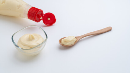 マヨネーズ　イメージ