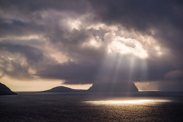 Light from Heaven, clouds, sunlight, sunrays