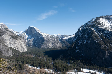 Fototapeta premium Yosemite Nationa Park, Yosemite Valley with Curry Village, Snow covered, Februrary 2023