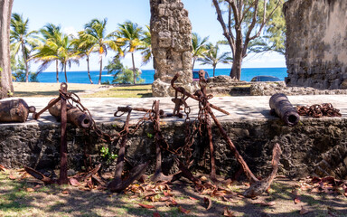 Fototapeta na wymiar old cannons and anchors on Pigeon Island (St. Lucia)