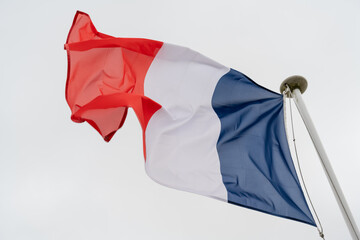drapeau français au vent