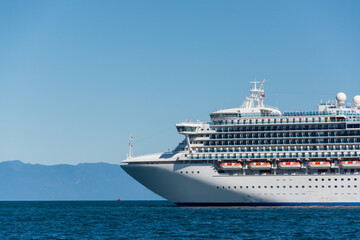 Fototapeta na wymiar Crucero de lujo en las costas de Puerto Montt Chile