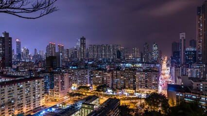 Fototapeta premium Hong Kong skyline at night from Garden Hill, Kowloon
