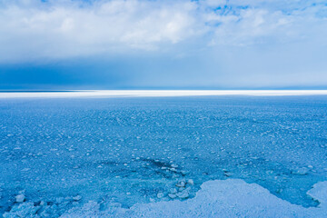 【北海道】冬の網走 能取岬とおし寄せる流氷 © k_river