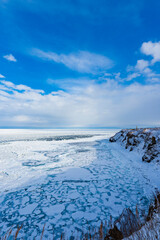 【北海道】冬の網走 能取岬とおし寄せる流氷 © k_river