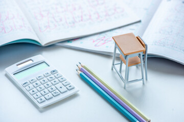 勉強、学習塾、授業、教育イメージ
