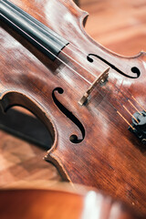 A part of a cello that is resting
